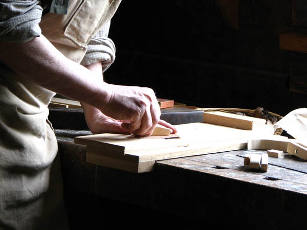 Nuestro equipo de profesionales cuenta  con muchos años de contrastada <strong>experiencia</strong> en el sector de la <strong>carpintería de madera en Zabalza</strong>.